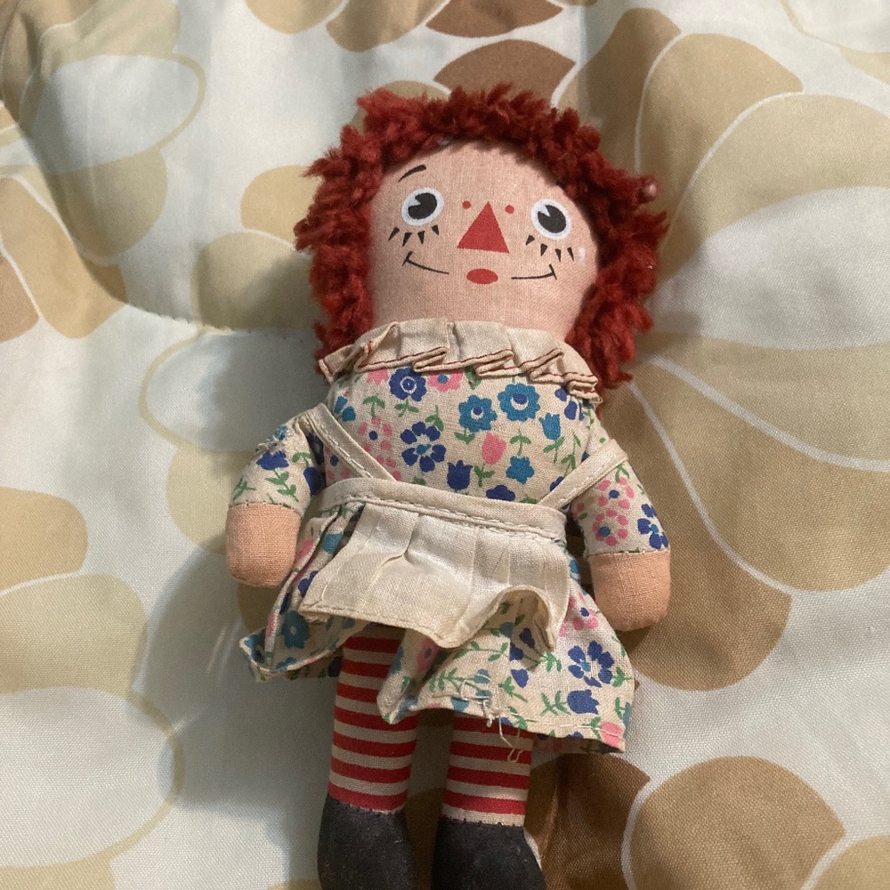 Small raggedy Ann doll